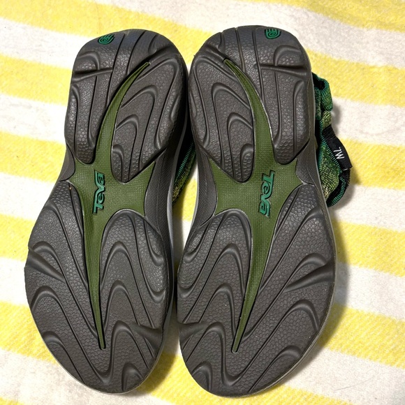 Women’s vintage Teva Hurricane Sandals, EUC, size 7 - Picture 3 of 11